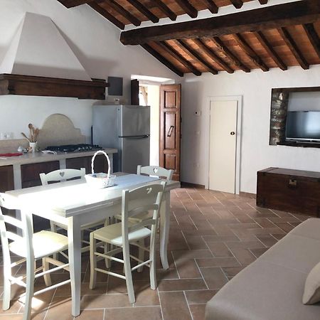 Le Dame Del Borgo Apartment Sassetta Bagian luar foto
