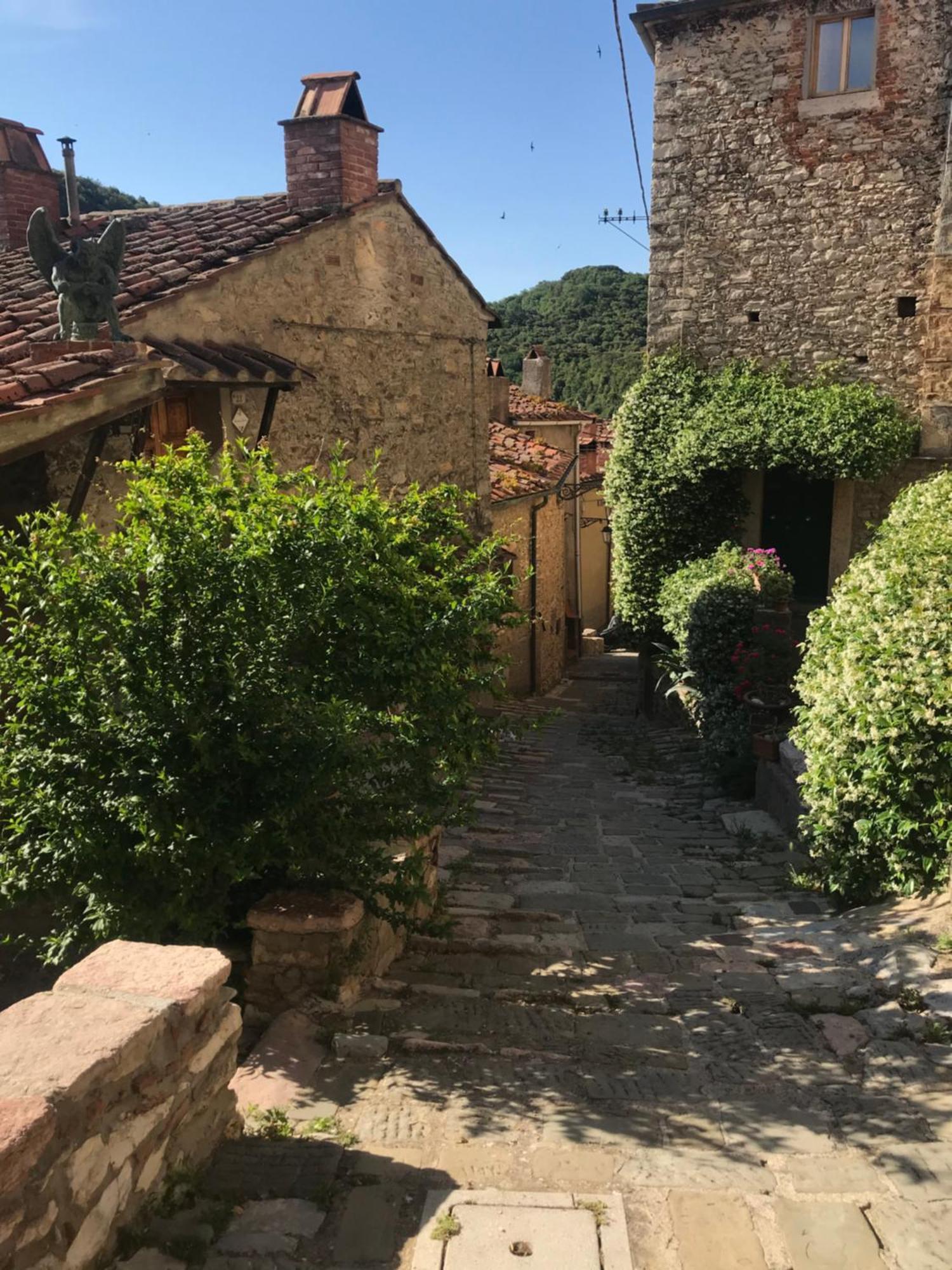 Le Dame Del Borgo Apartment Sassetta Bagian luar foto