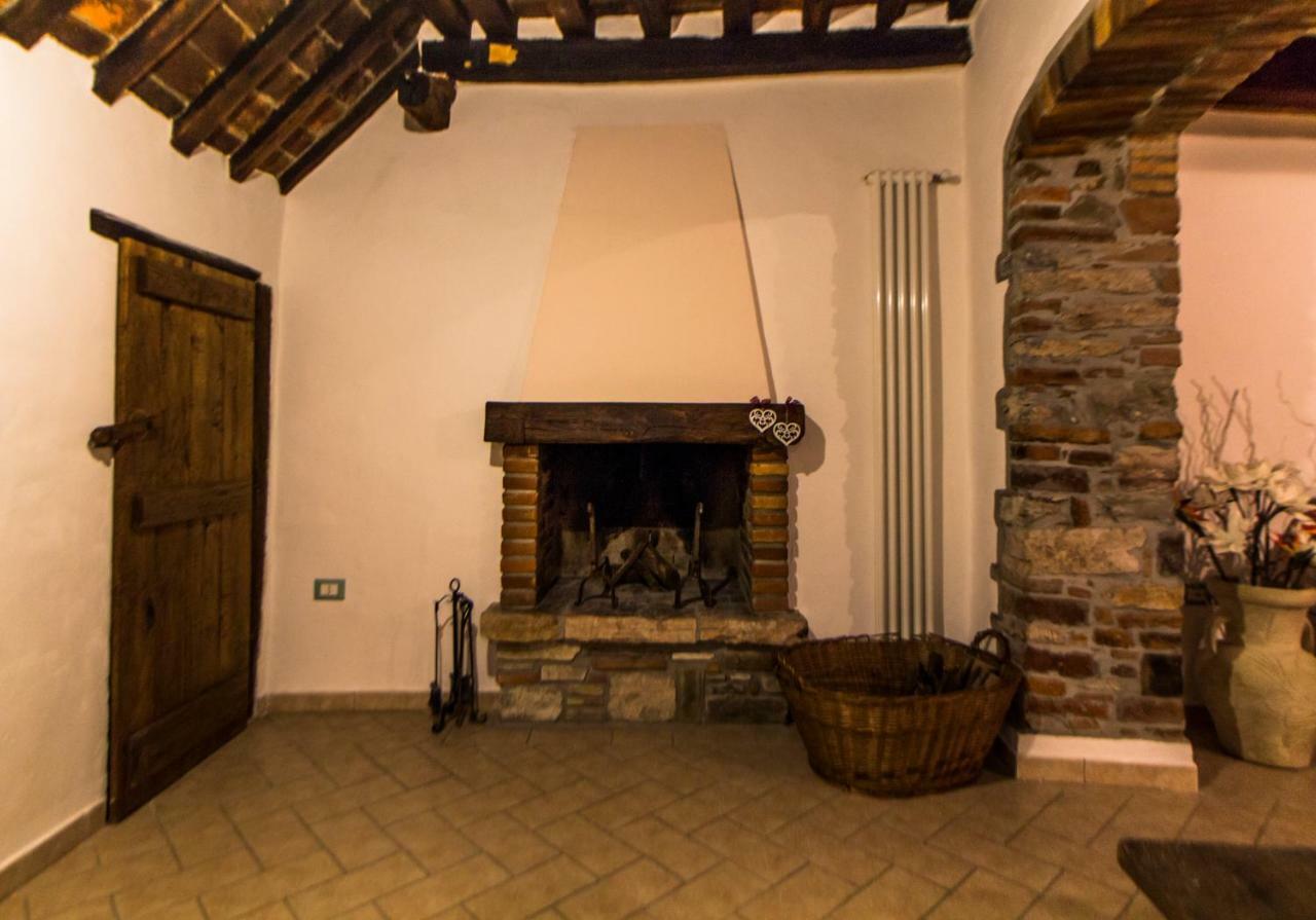 Le Dame Del Borgo Apartment Sassetta Bagian luar foto