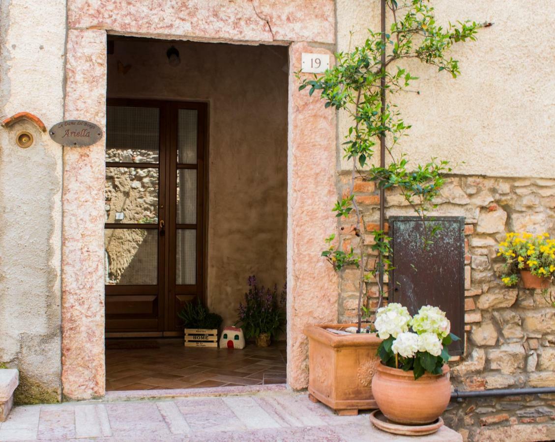 Le Dame Del Borgo Apartment Sassetta Bagian luar foto