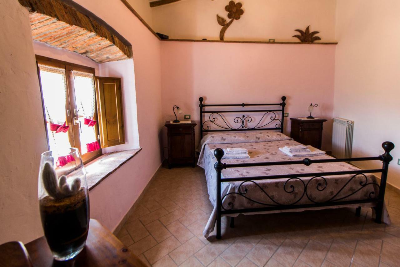 Le Dame Del Borgo Apartment Sassetta Bagian luar foto