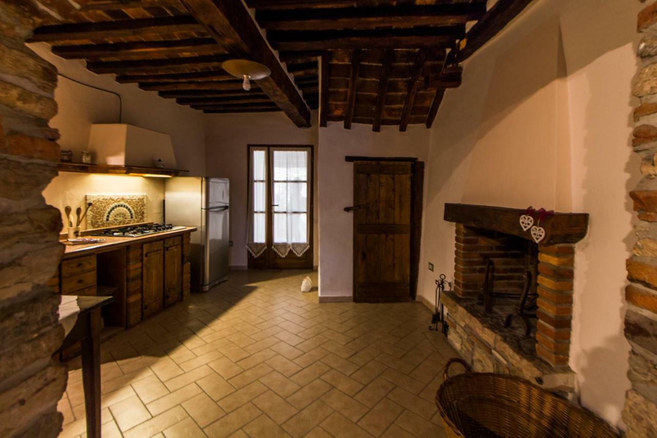 Le Dame Del Borgo Apartment Sassetta Bagian luar foto