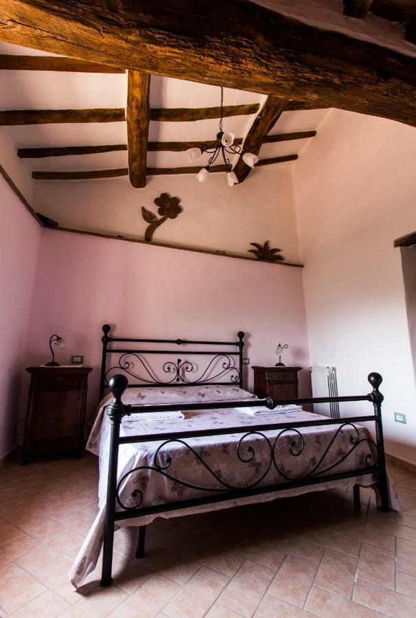 Le Dame Del Borgo Apartment Sassetta Bagian luar foto