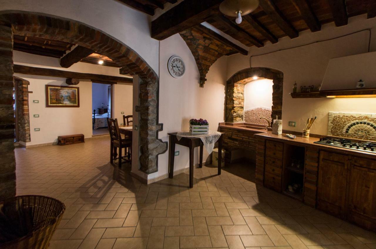 Le Dame Del Borgo Apartment Sassetta Bagian luar foto