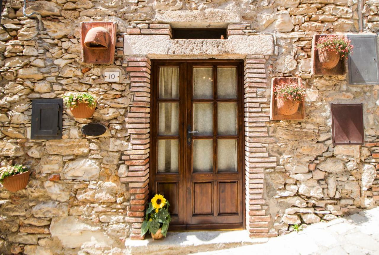 Le Dame Del Borgo Apartment Sassetta Bagian luar foto