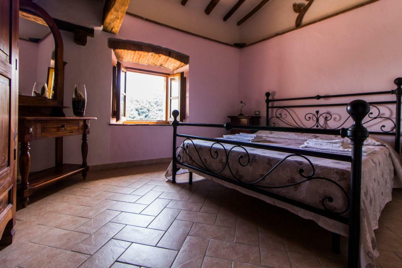 Le Dame Del Borgo Apartment Sassetta Bagian luar foto