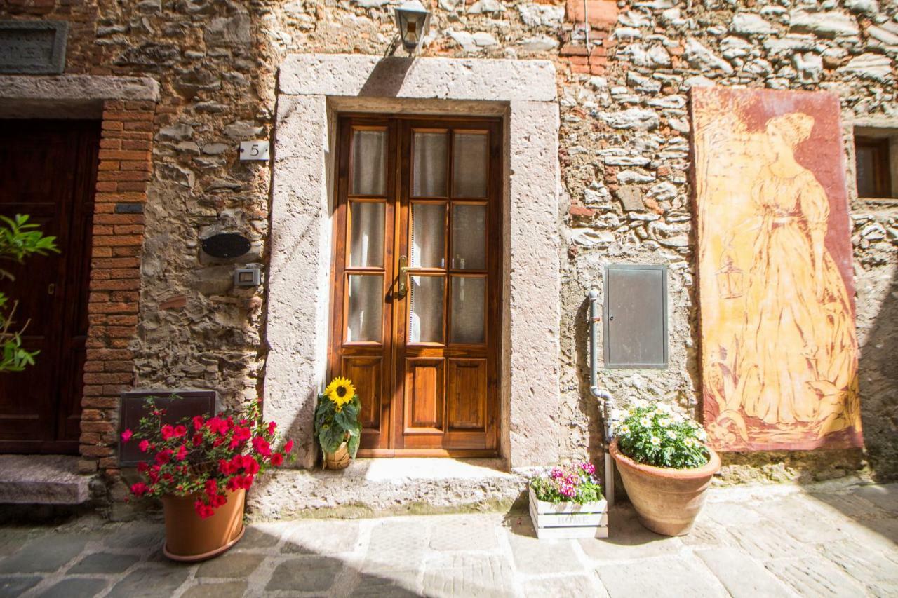 Le Dame Del Borgo Apartment Sassetta Bagian luar foto