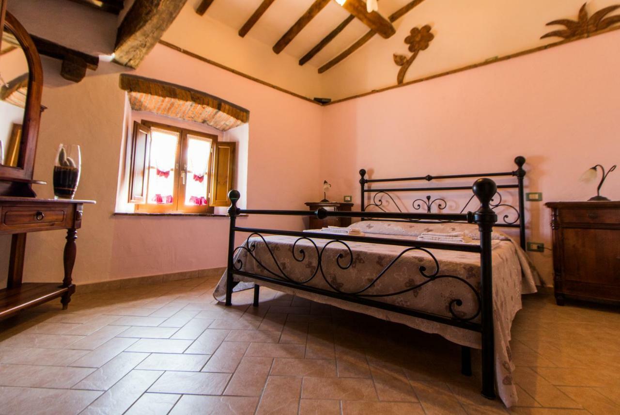 Le Dame Del Borgo Apartment Sassetta Bagian luar foto