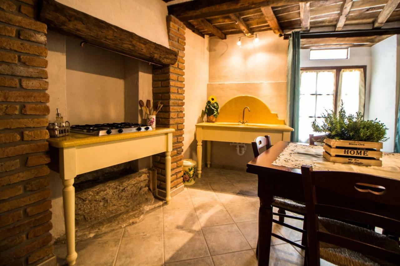 Le Dame Del Borgo Apartment Sassetta Bagian luar foto