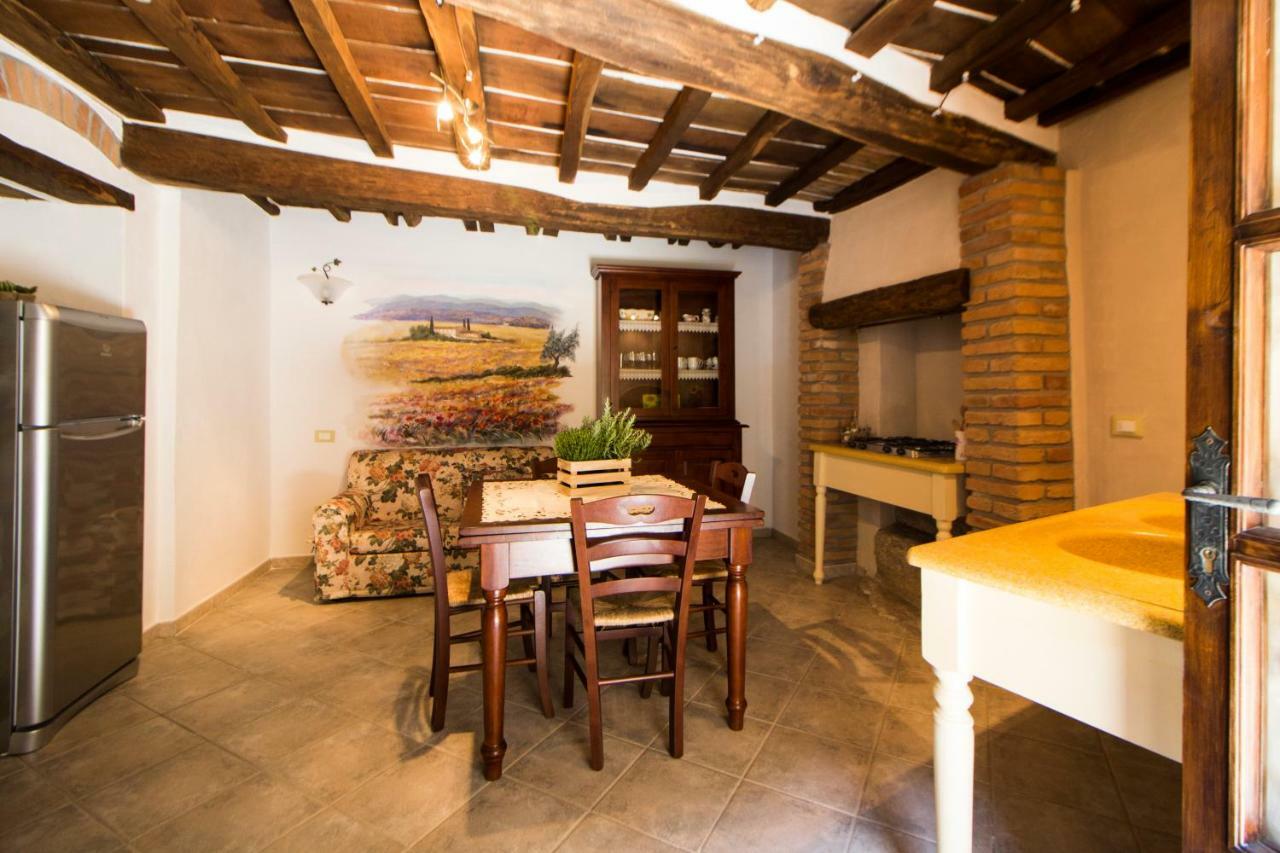 Le Dame Del Borgo Apartment Sassetta Bagian luar foto
