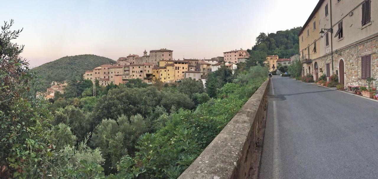 Le Dame Del Borgo Apartment Sassetta Bagian luar foto